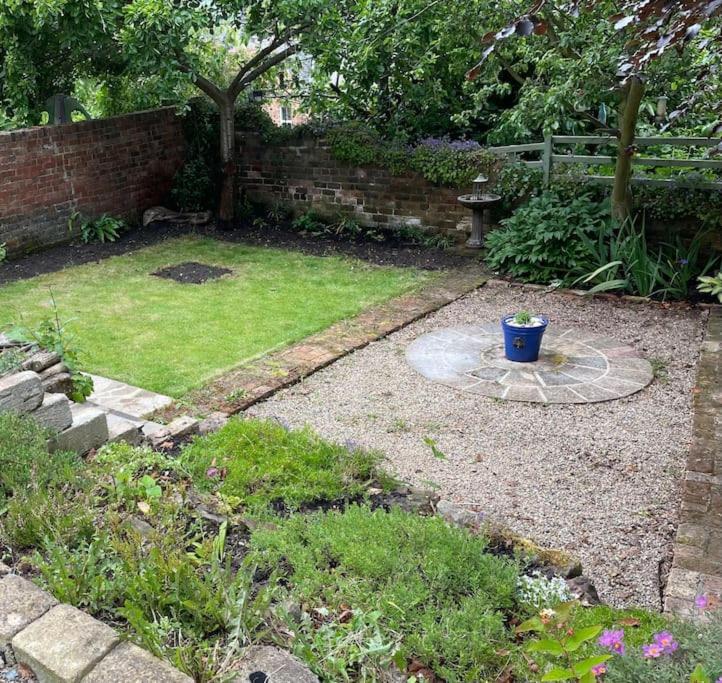 Seaside Flat With Private Garden * Scarborough